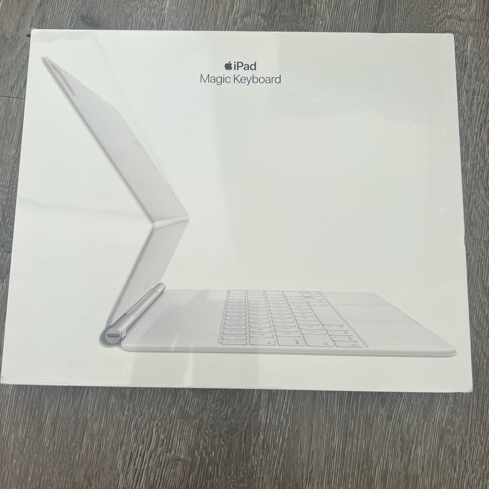 Brand New unpacked Apple Ipad pro 12.9” magic keyboard